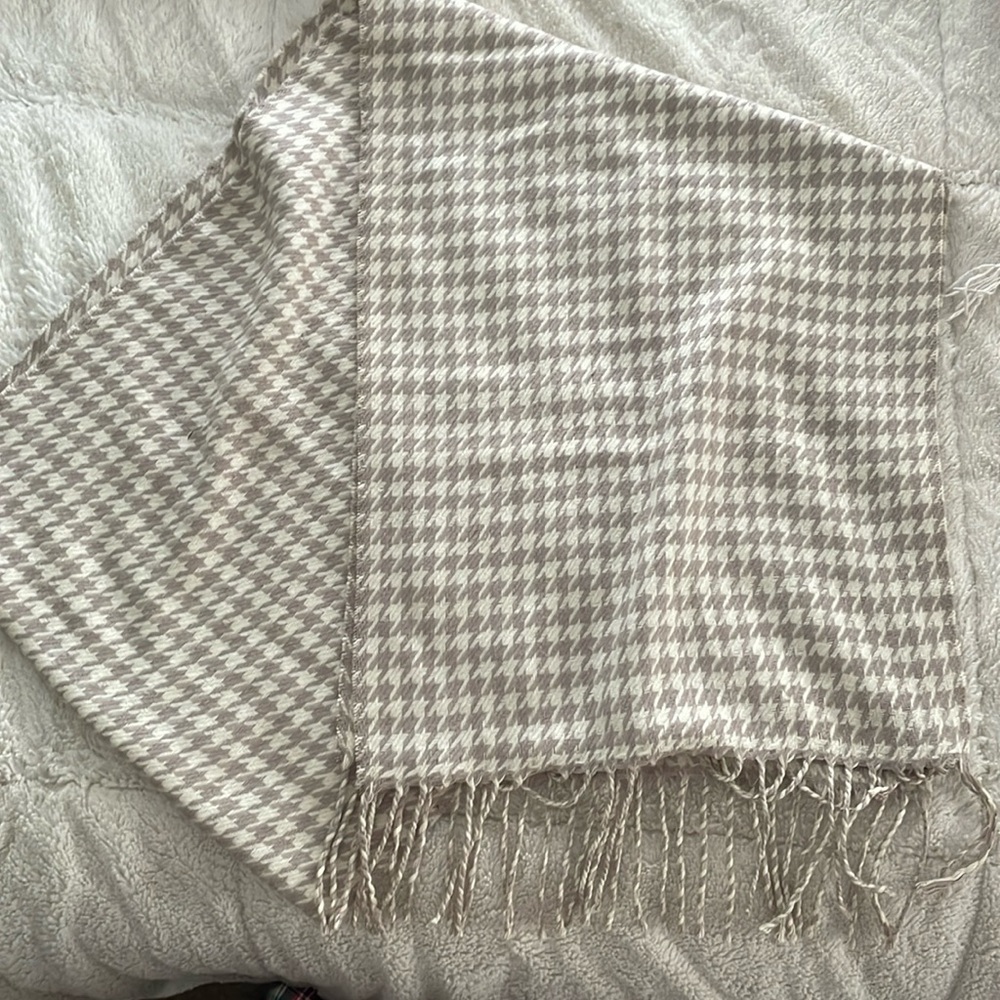 Cashmere scarf houndstooth